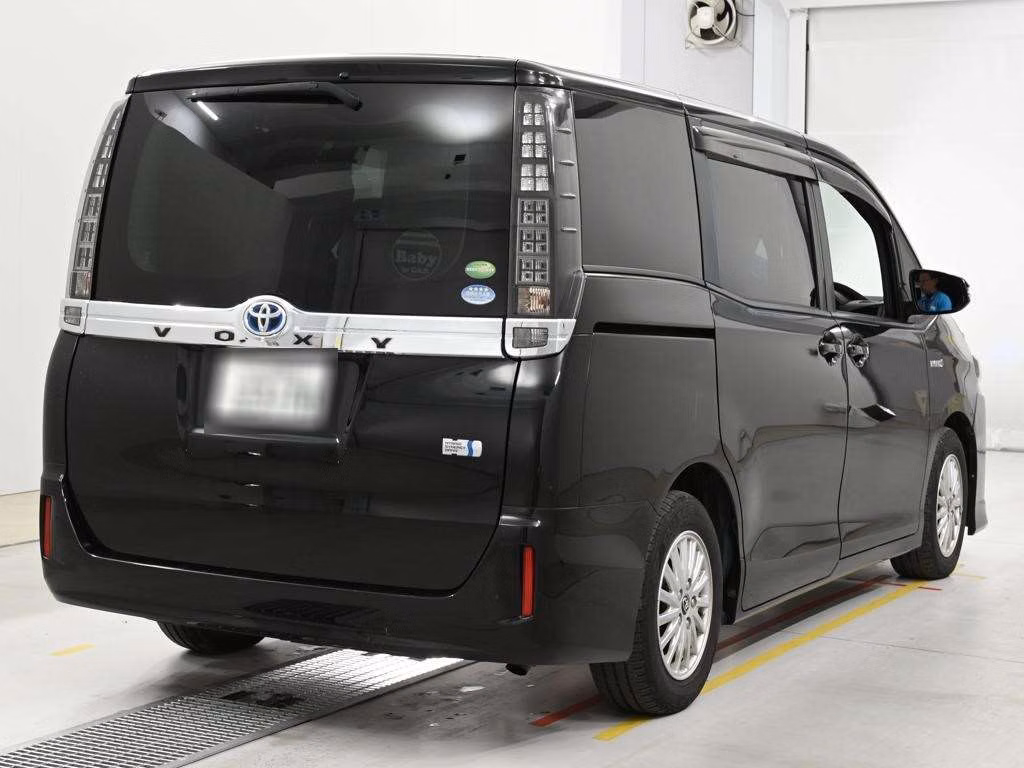 TOYOTA VOXY
