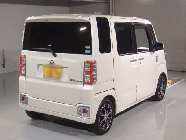 DAIHATSU WAKE