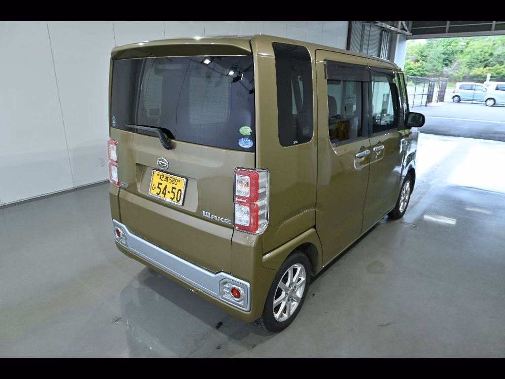 DAIHATSU WAKE