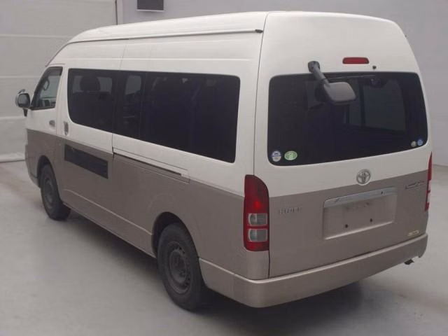 TOYOTA HIACE
