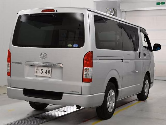 TOYOTA REGIUS ACE