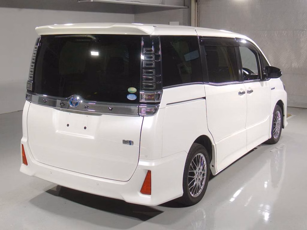 TOYOTA VOXY