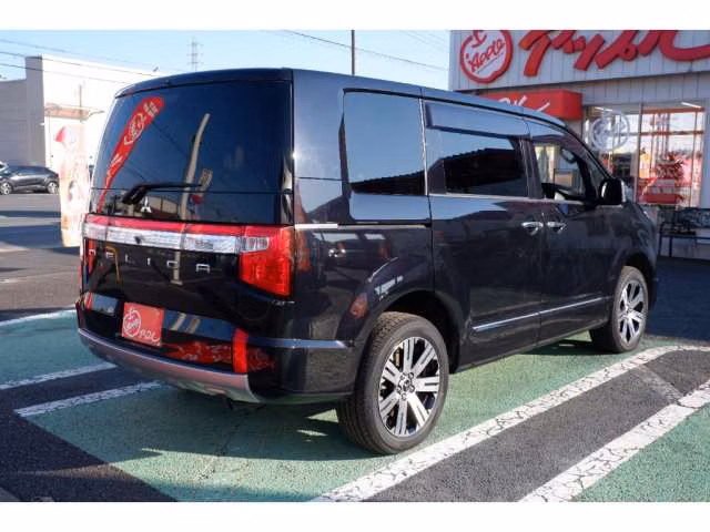 MITSUBISHI DELICA D:5