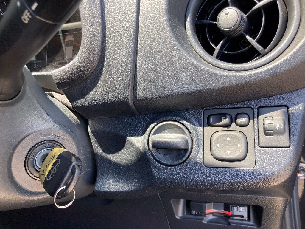 TOYOTA VITZ