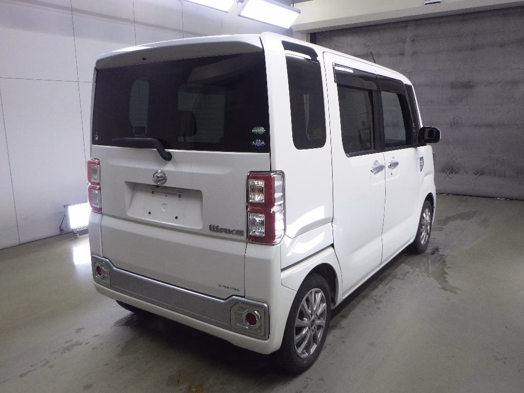 DAIHATSU WAKE