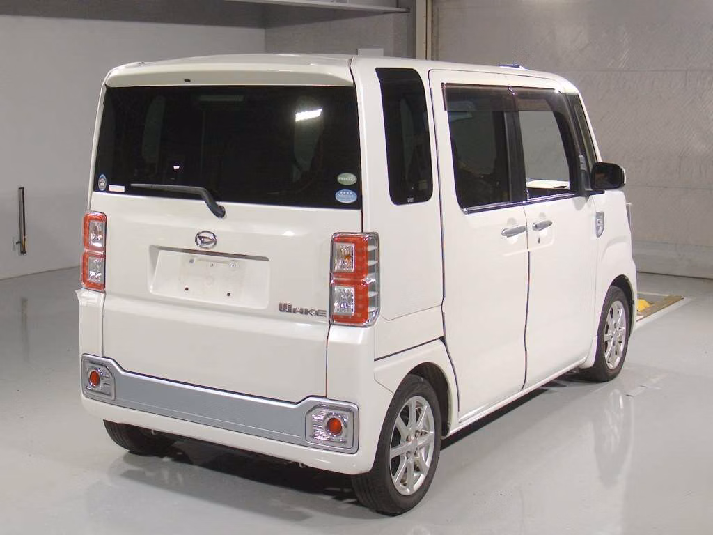 DAIHATSU WAKE