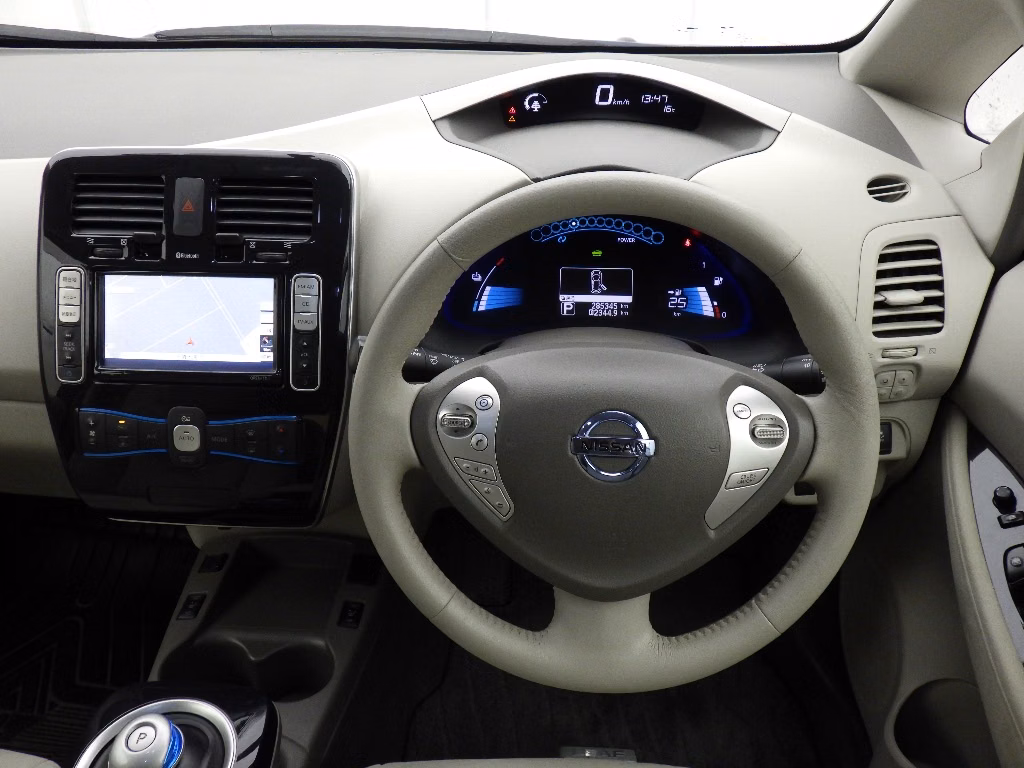 NISSAN LEAF