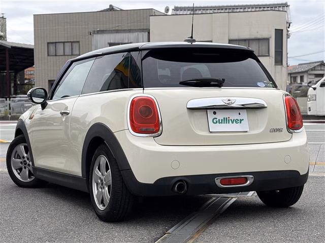MINI HATCH