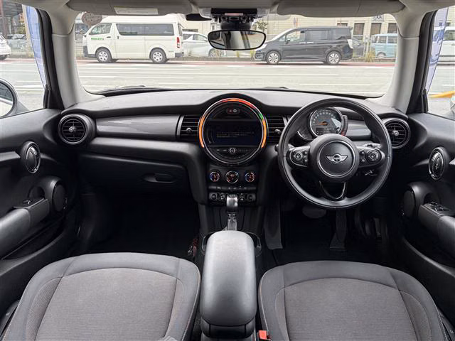 MINI HATCH