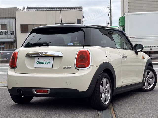 MINI HATCH