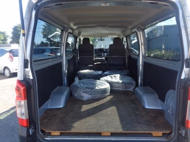 NISSAN NV350 CARAVAN