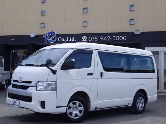 TOYOTA HIACE