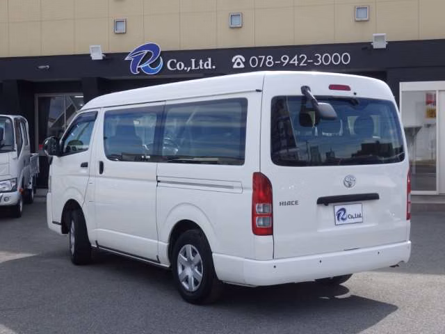 TOYOTA HIACE