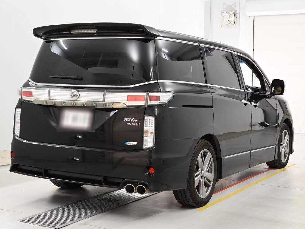 NISSAN ELGRAND