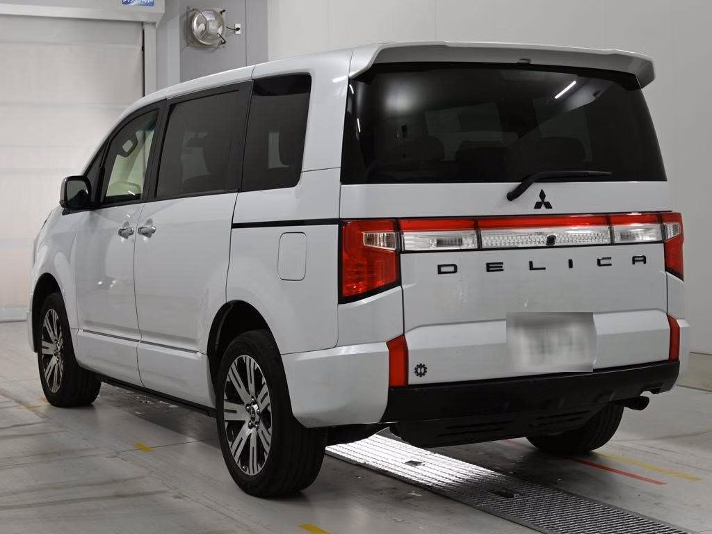 MITSUBISHI DELICA D:5