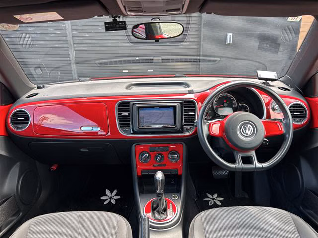 VOLKSWAGEN BEETLE