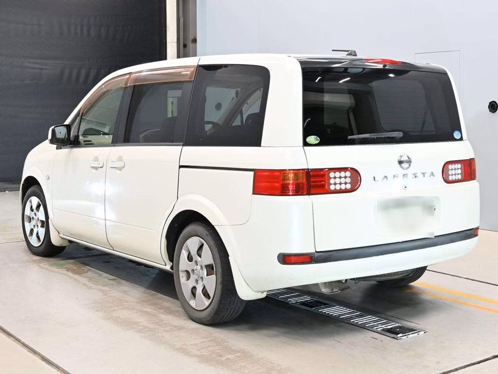 NISSAN LAFESTA