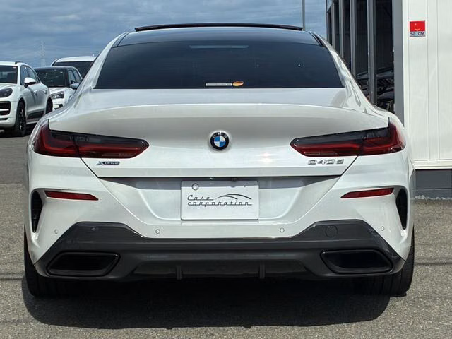BMW 8-SERIES