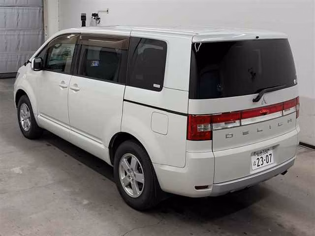 MITSUBISHI DELICA D:5