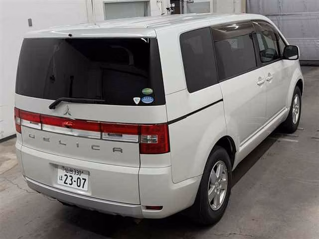 MITSUBISHI DELICA D:5