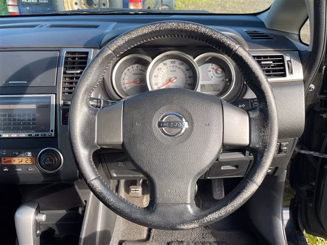 NISSAN TIIDA