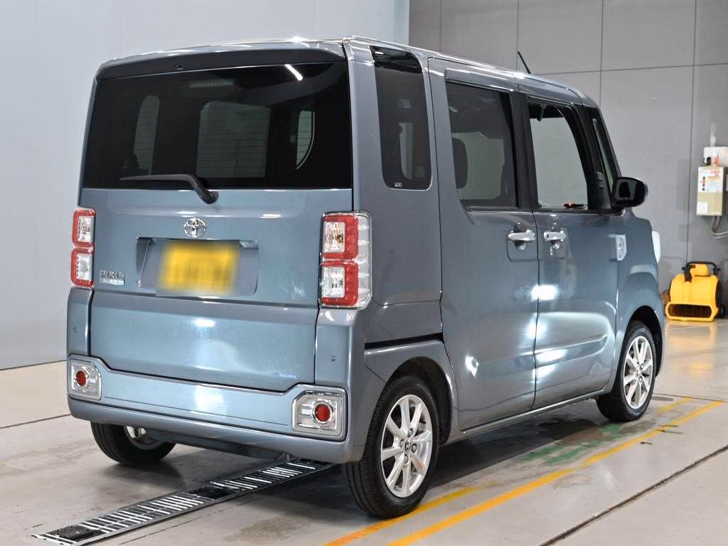 TOYOTA PIXIS MEGA