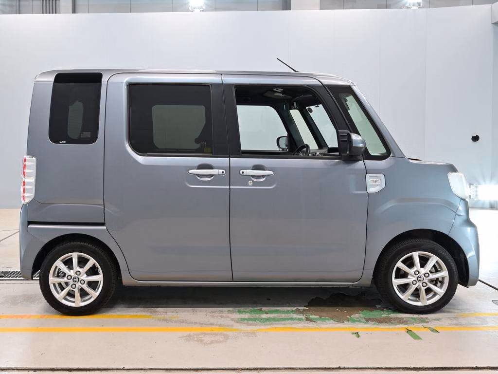 TOYOTA PIXIS MEGA