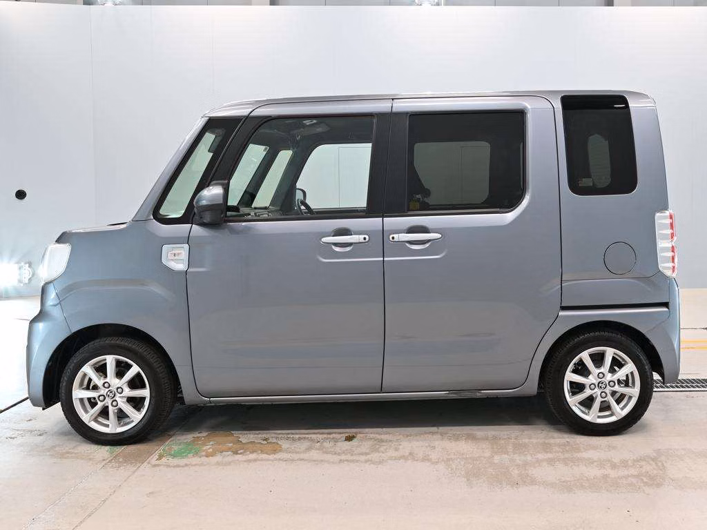 TOYOTA PIXIS MEGA