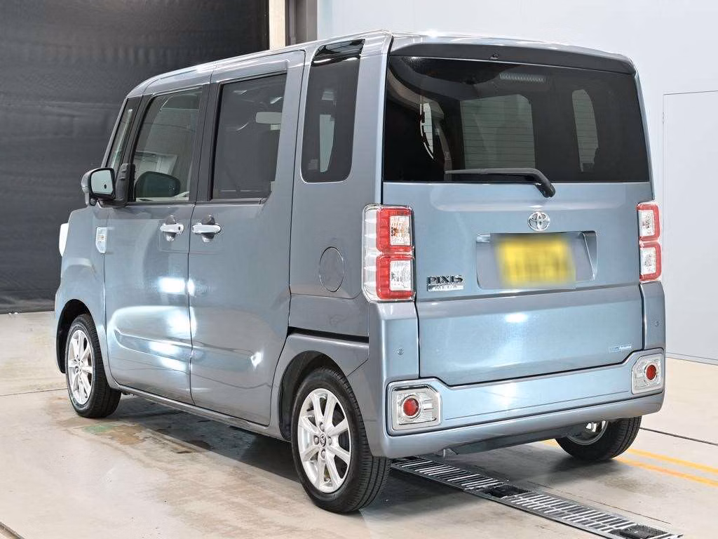 TOYOTA PIXIS MEGA