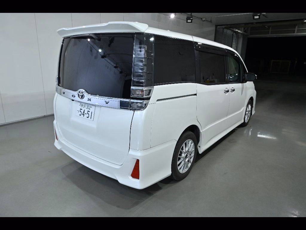 TOYOTA VOXY