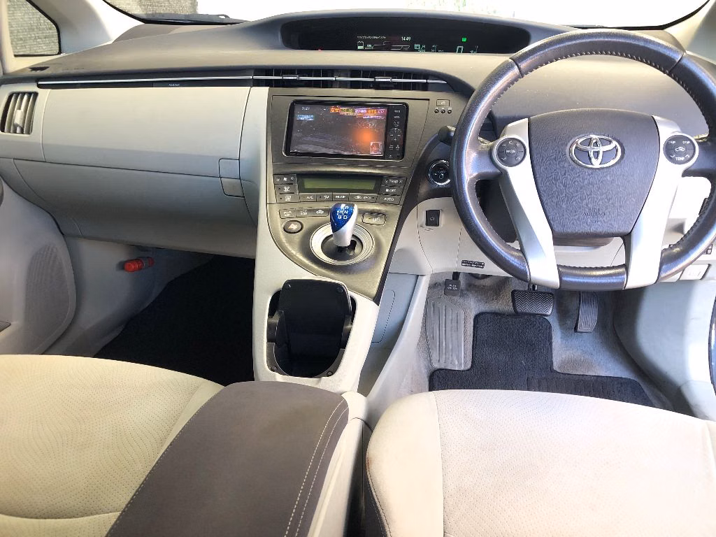 TOYOTA PRIUS