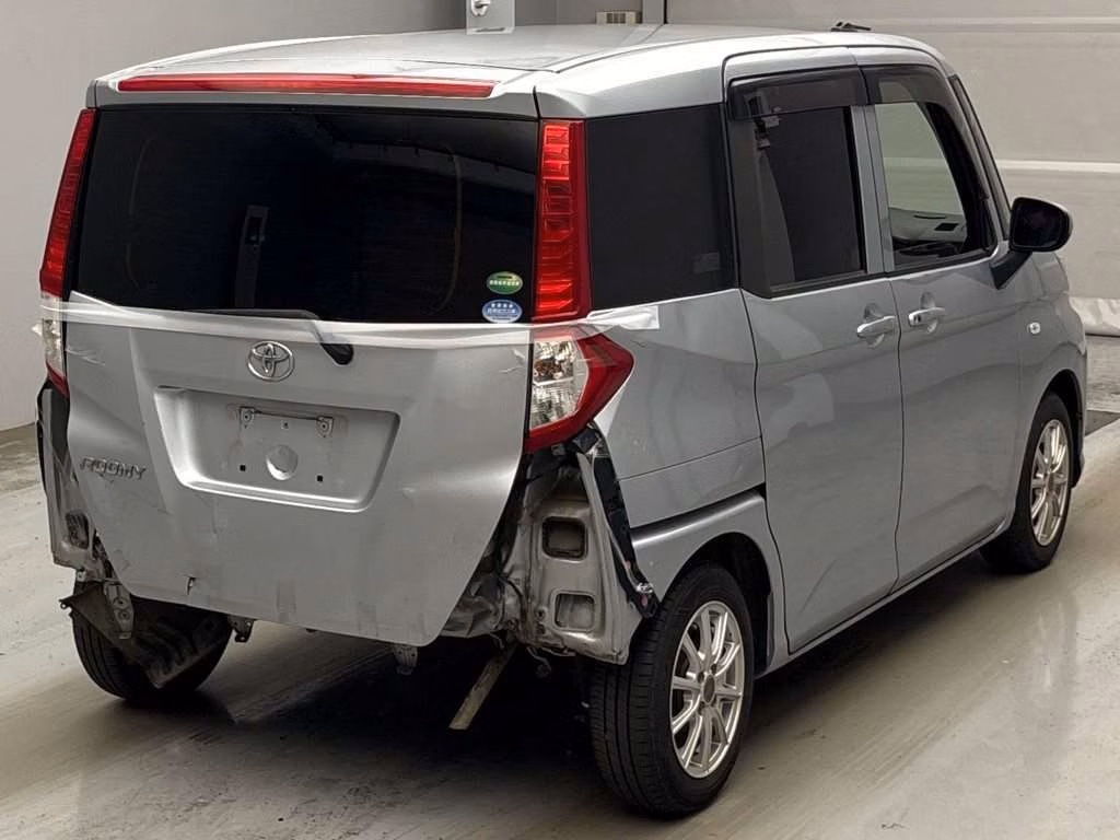 TOYOTA ROOMY