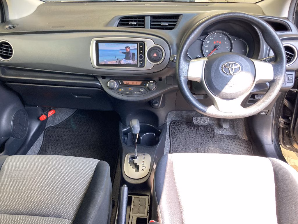 TOYOTA VITZ