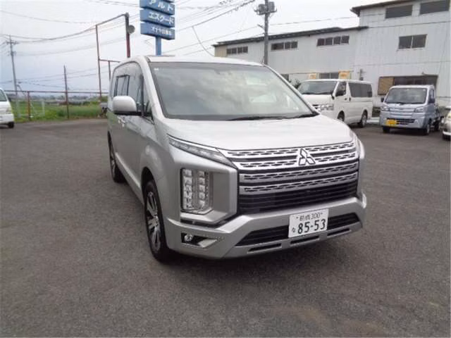 MITSUBISHI DELICA D:5