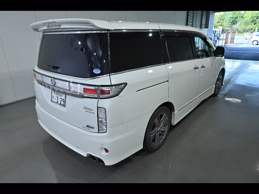 NISSAN ELGRAND