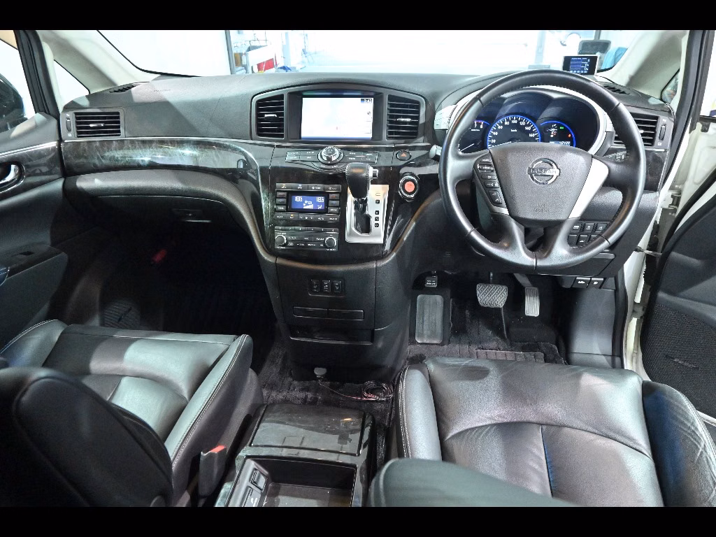 NISSAN ELGRAND