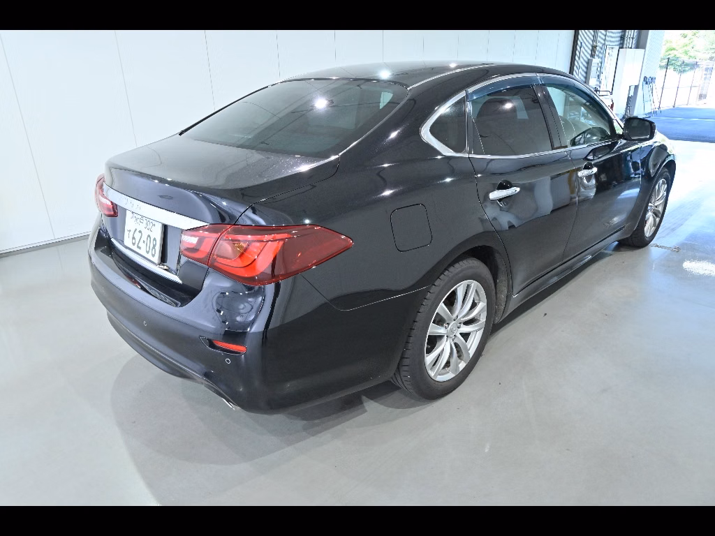 NISSAN FUGA