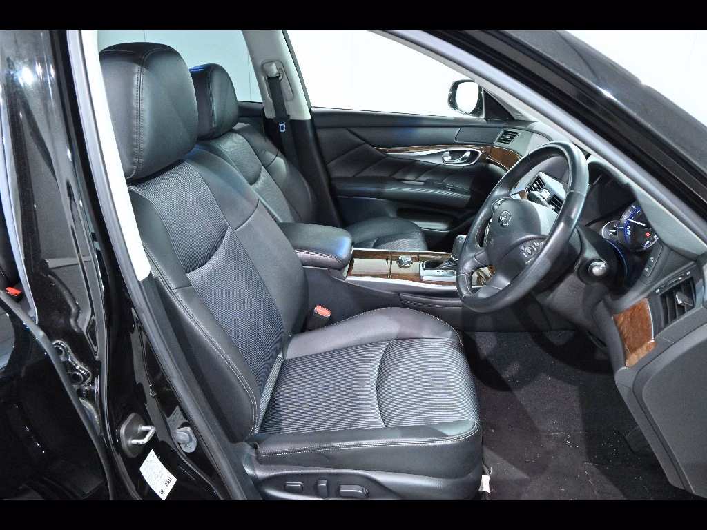NISSAN FUGA