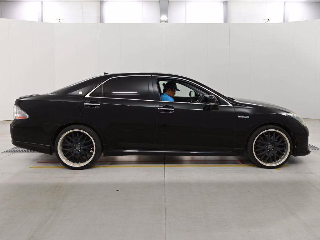 TOYOTA CROWN
