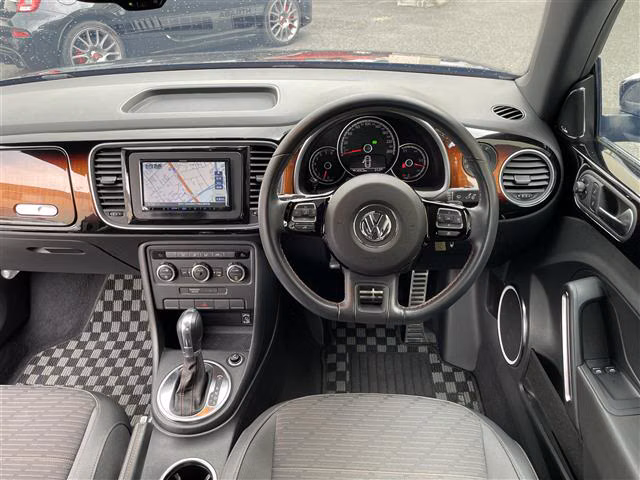 VOLKSWAGEN BEETLE