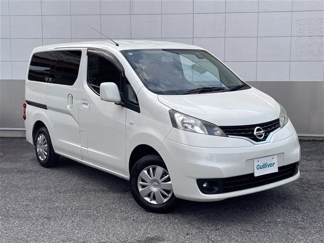 NISSAN NV200