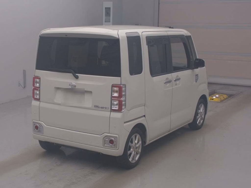 DAIHATSU WAKE