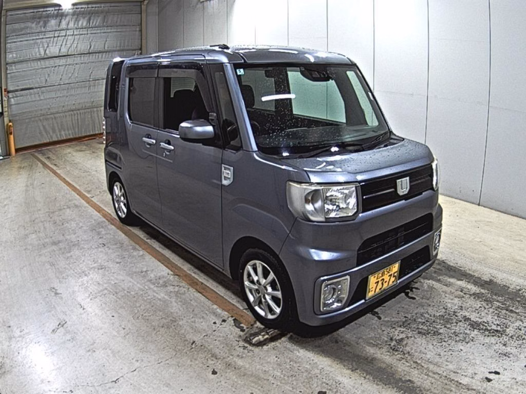 DAIHATSU WAKE