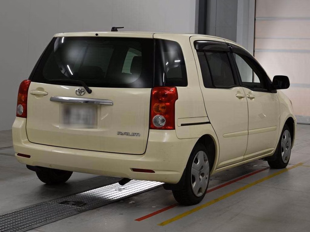 TOYOTA RAUM