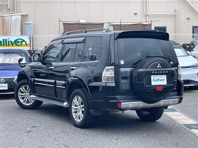 MITSUBISHI PAJERO