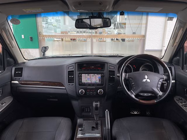 MITSUBISHI PAJERO
