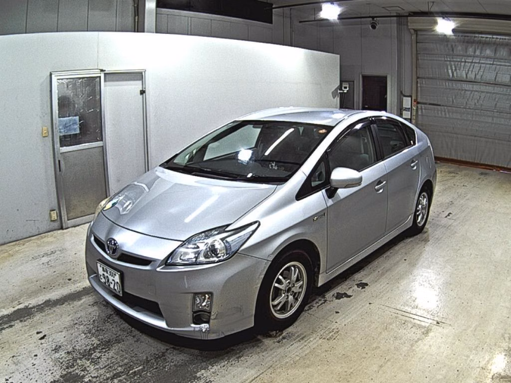 TOYOTA PRIUS