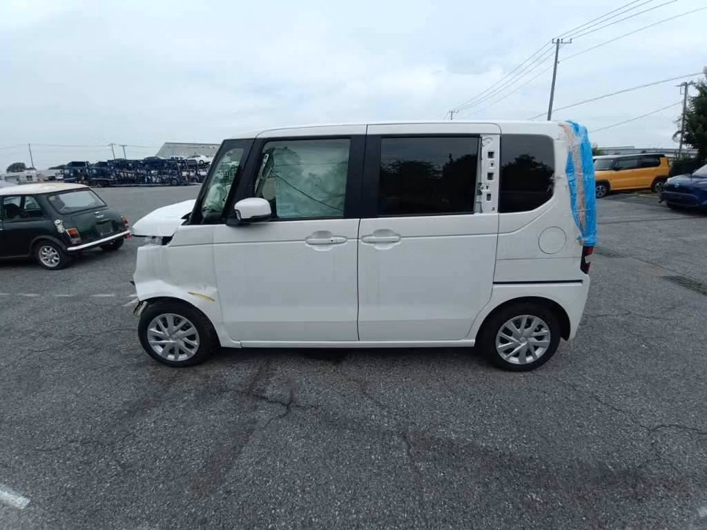 HONDA N-BOX