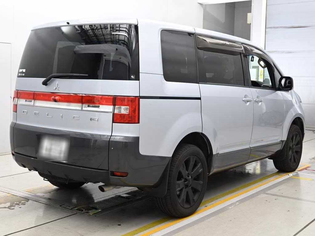 MITSUBISHI DELICA D:5