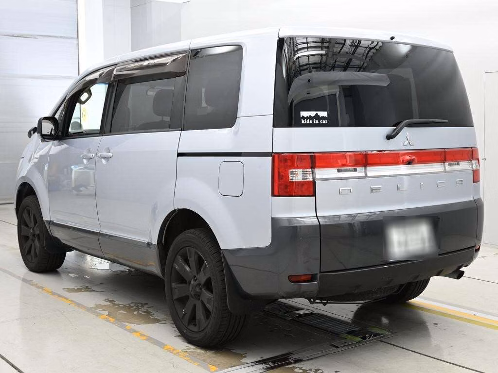 MITSUBISHI DELICA D:5